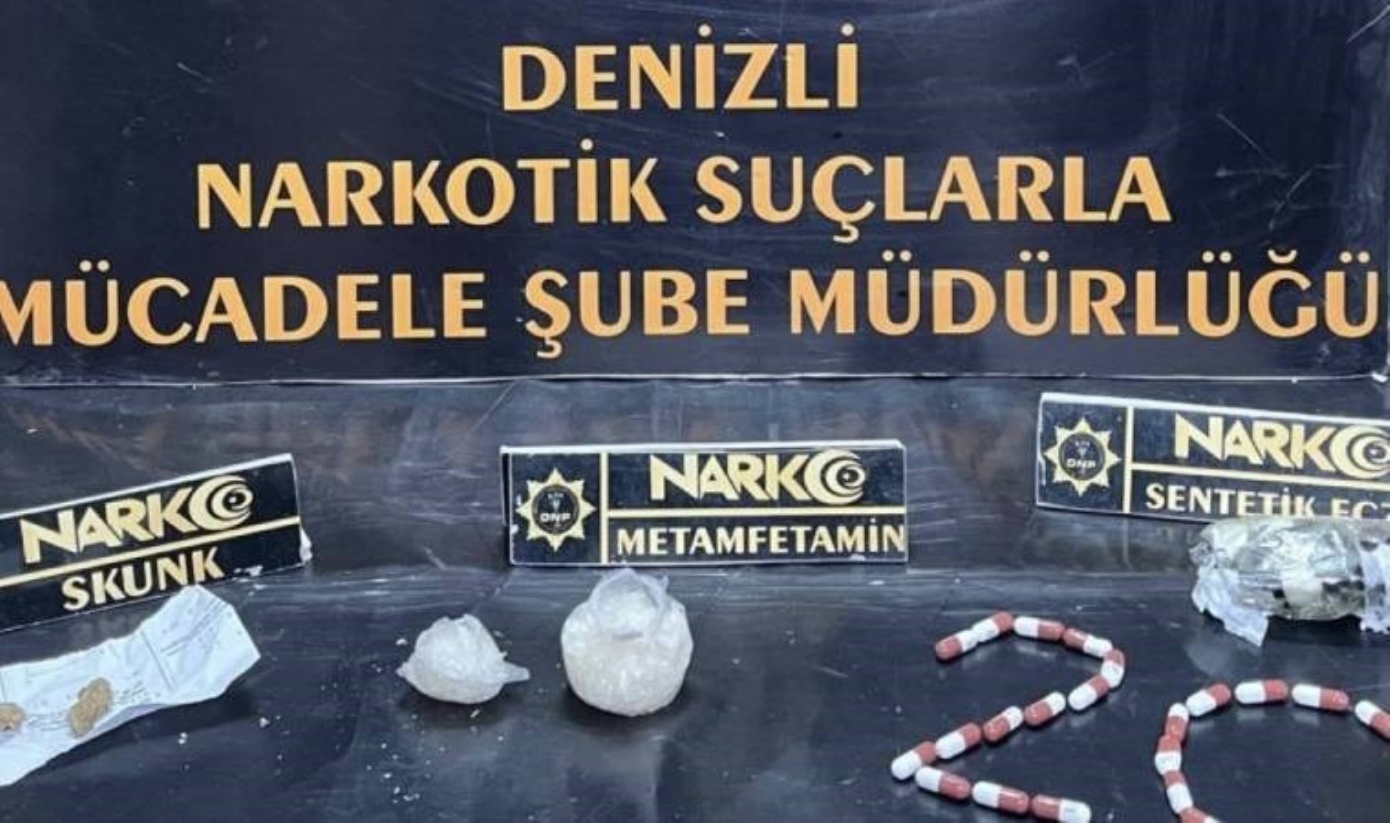 Çocuk kıyafetlerinin arasından uyuşturucu çıktı